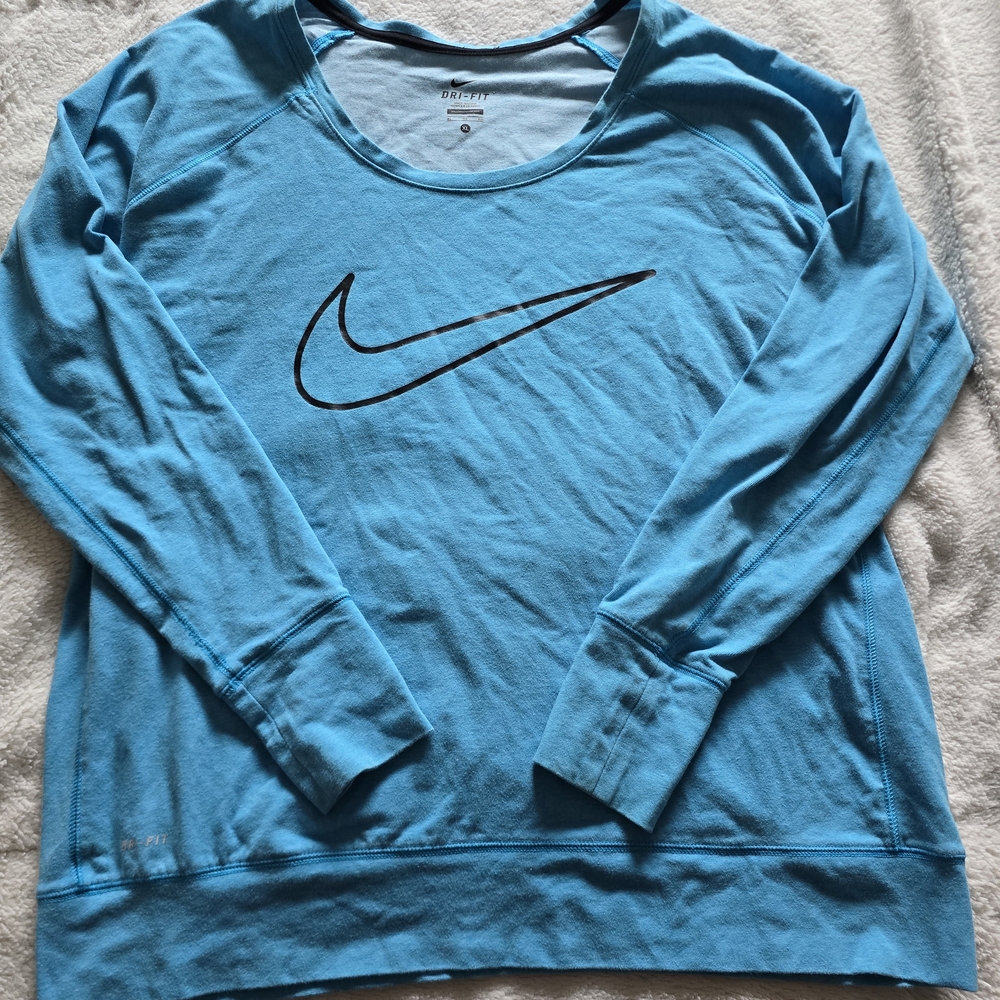 Nike Women's Aqua Blue Long-Sleeve Dri-FIT Sweatshirt - XL